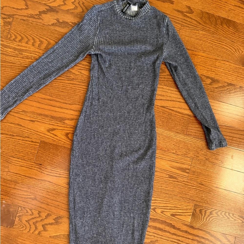 Elegant Gray Ribbed Knit Dress